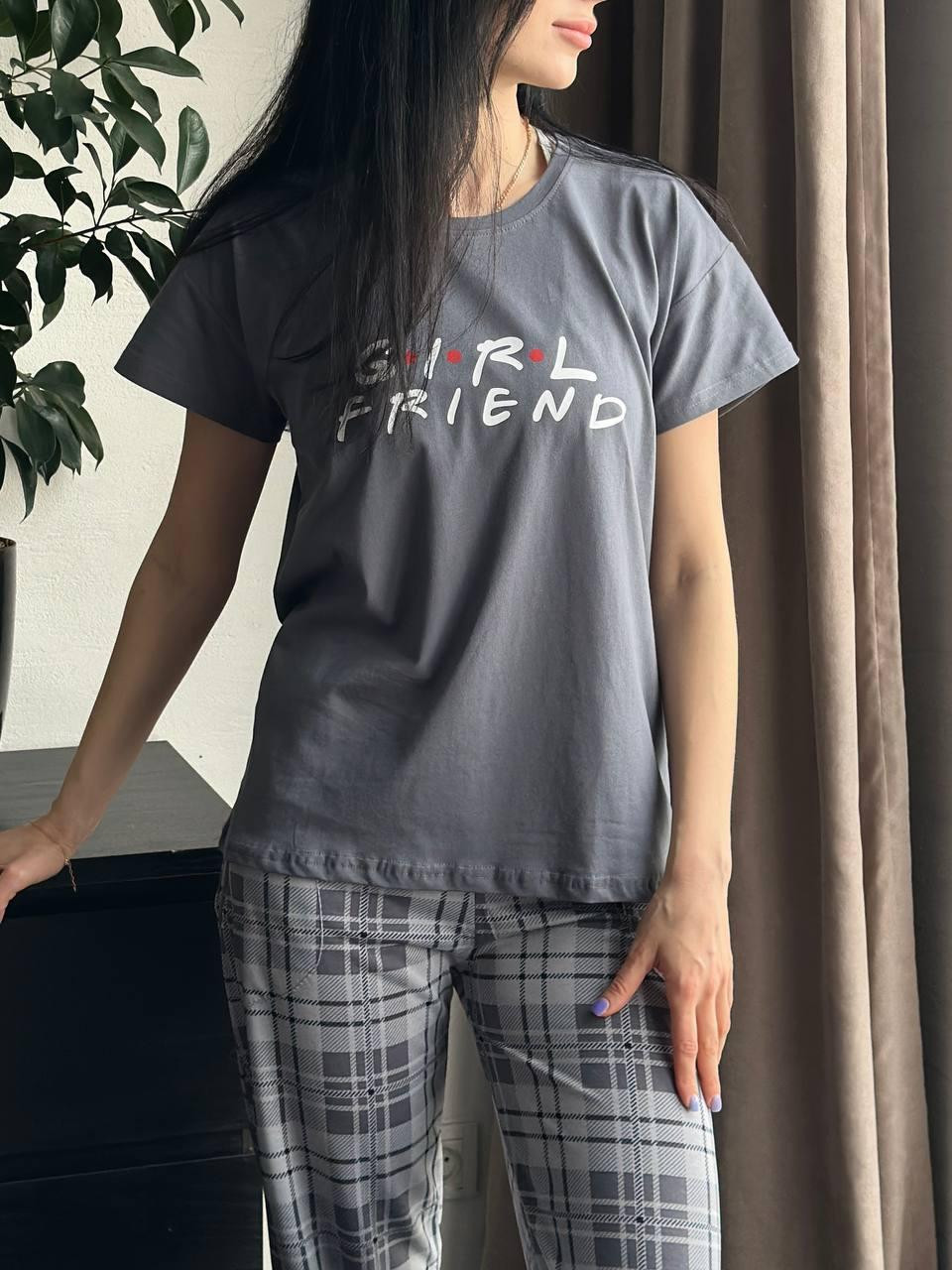 Парні піжами у стилі Family Look Друзі футболка та штани в клітину - Зображення 6